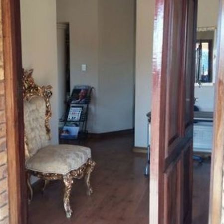 Budias Guest House Kempton Park Eksteriør billede