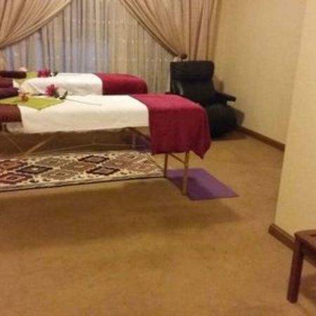 Budias Guest House Kempton Park Eksteriør billede